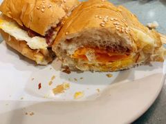 招牌咸牛肉芝士猪仔包-华嫂冰室(尖沙咀店)