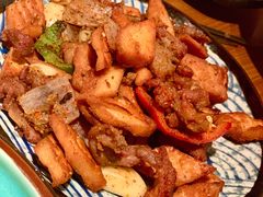 家乡囊炒肉-阿里家·新疆烤肉酒場 by MIG