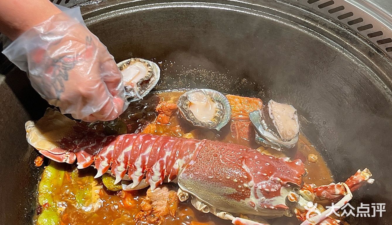 来大连！铁锅炖里还有大龙虾…真没白来🤤