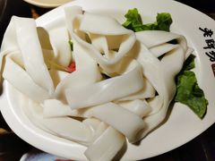 -老牌坊云南鱼豆花火锅(哈西万达店)