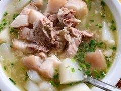 萝卜炖肘子-荣生萝卜汤饭店