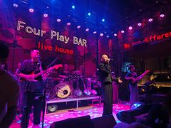 -FOUR PLAY BAR