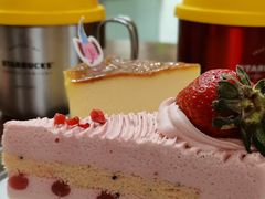 芝士草莓牛奶蛋糕-圣安娜饼屋(信和广场店)
