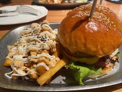 -三勾JJJ Burger&Coffee(梅溪湖店)