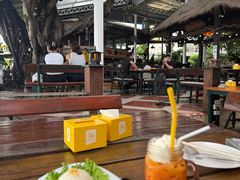 -Green Tree Rest. & Pub