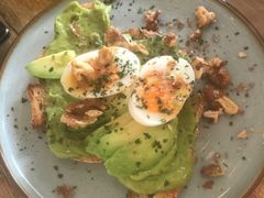 牛油果煮蛋吐司-RAC BAR(安福路店)