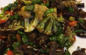 Cauliflower and Pig Intestine Stir-fry