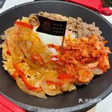 垫一点开下胃。牛肉饭比较实在，一大盘