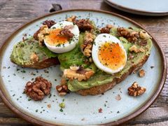 牛油果煮蛋吐司-RAC BAR(安福路店)