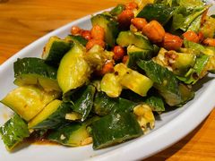 蒜末拍黄瓜-小俩口烧烤东北菜(双井店)