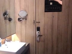 -西安大雁塔科技大学地铁站亚朵酒店