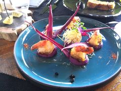 煎虾配紫薯泥薯片及姜味柠檬汁-AZUL by FUEL蓝色·法式酒馆(琶醍店)