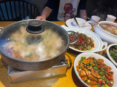 -爱碗亭·鲜炒湖南菜(壹城中心店)
