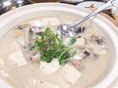 鱼头豆腐汤-芦茨金富饭庄·25年老字号·专做稻草鸡