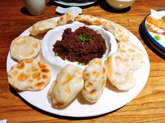 鲅鱼酱配石头饼-聚缘堂·海鲜私房菜(松岭路店)