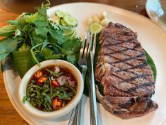 -Chom Cafe and Restaurant