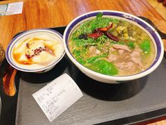 -云阿蛮云南生烫牛肉米线(奉贤路店)