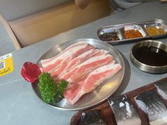 -围炉肉舍•炭烤活鳗•丹东海鲜烤肉(步行街店)