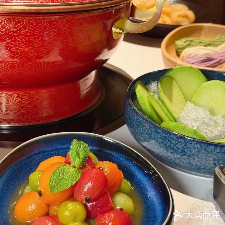 圣诞季约会 艾特饭搭子梧桐树下温暖滋味