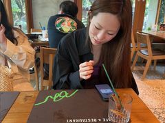 -Chom Cafe and Restaurant