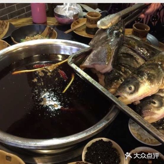 鸿华鱼头火锅
