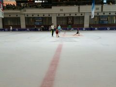 -冰纷万象滑冰场(深圳万象城店)
