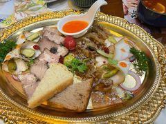 俄罗斯萨拉白肉熏肉拼盘-米德维奇俄式西餐厅(西六道街店)