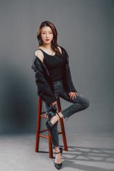 -现代经典婚纱摄影