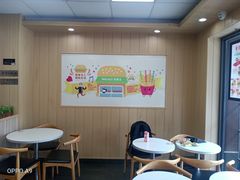 用餐区-华莱士·炸鸡汉堡(奥林花园店)