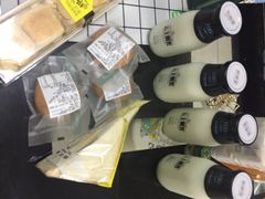 -顶东面包花园·生日蛋糕(世博店)