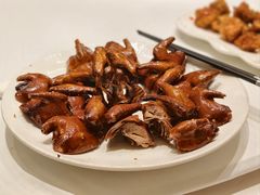 玻璃脆皮乳鸽-新黄埭大酒店丨宴会厅(润元路店)
