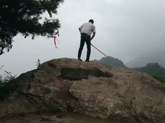 寺右边悬崖-太平万花山景区