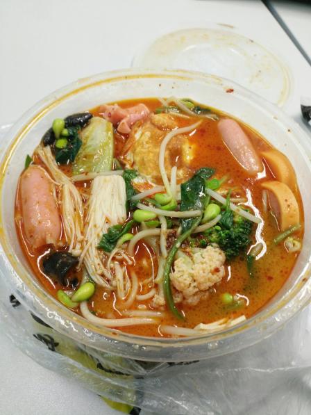 0 服务 : 4.0 郝记家麻辣烫味道挺不错的,外卖小哥服务很给力