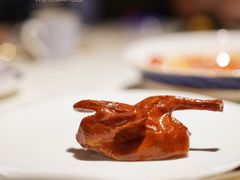 玻璃脆皮香茅石歧乳鸽-炳胜私厨(万象前海店)