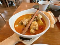 -Chom Cafe and Restaurant
