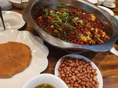 -乡土特色.冷锅鱼.牦牛肉汤锅