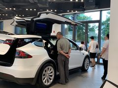 -TESLA 特斯拉(上海太古汇体验店)