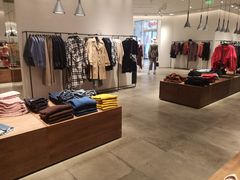店内环境-URBAN REVIVO(西安Momopark店)
