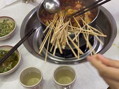 -俭让佬妈现卤串串(温江总店)