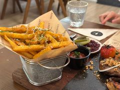 -Mark&Mars Restaurant