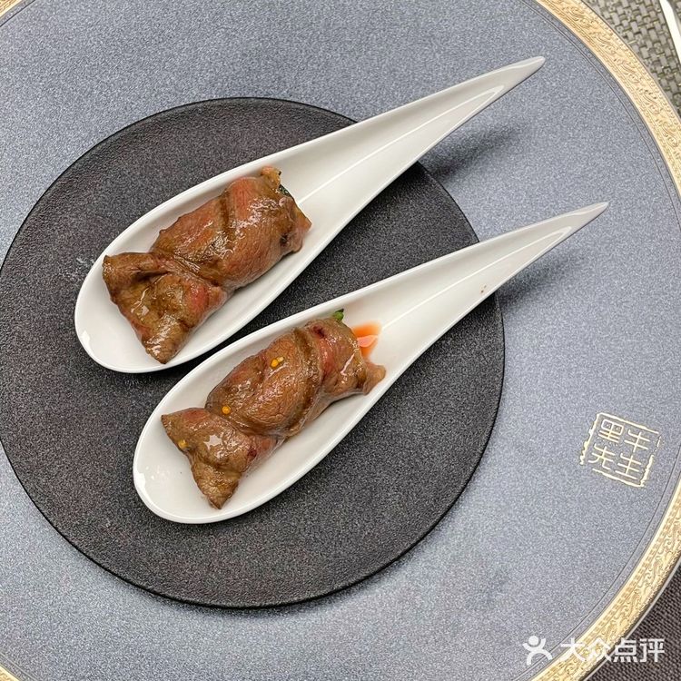 黑牛先生家的黑毛和牛都是自有牧场，中国人自有的黑毛和牛