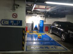 -上海南新雅皇冠假日酒店-停车场