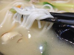 -香巴拉云南餐厅(华莱坞店)