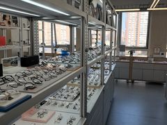 -无奔眼镜·蔡司·依视路授权店(朝阳大悦城店)