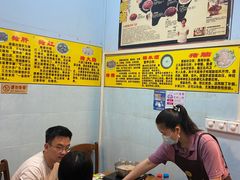 大堂-华哥新鲜猪精品美食