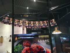 大堂-何师烧烤·香辣蟹·川菜·30年老品牌(太古里旗舰店)
