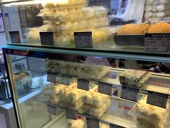 面包甜点陈列柜-白玉兰食品甜凤店(合生汇店)