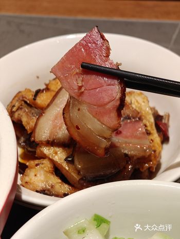 科技园的朋友带我来吃这家湖北菜，说是他们的家乡美食