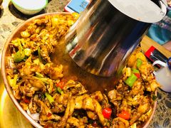 -沪小二炭火蛙锅(淮海中路美食不夜城店)