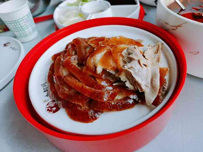 北京老胡同烤鸭(朱雀门店)-"[薄荷]环境:临街的一家烤鸭店.座位普.